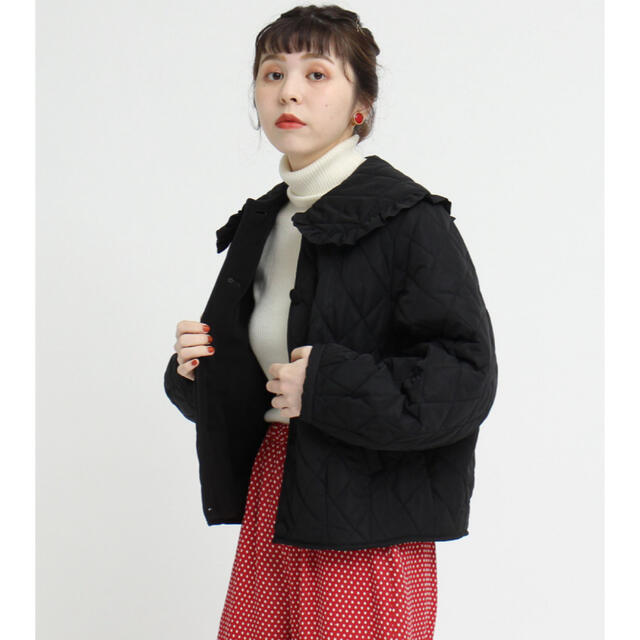 Dot&Stripes CHILDWOMAN(ドットアンドストライプスチャイルドウーマン)のタフタキルティング フリルBIG丸衿ブルゾン レディースのジャケット/アウター(ブルゾン)の商品写真