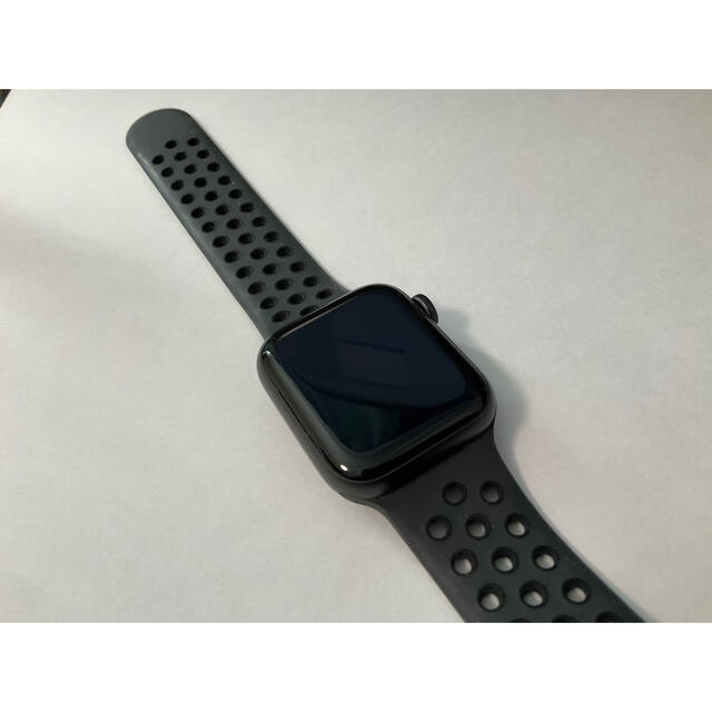 Apple Watch SE(GPSモデル)- 40mm