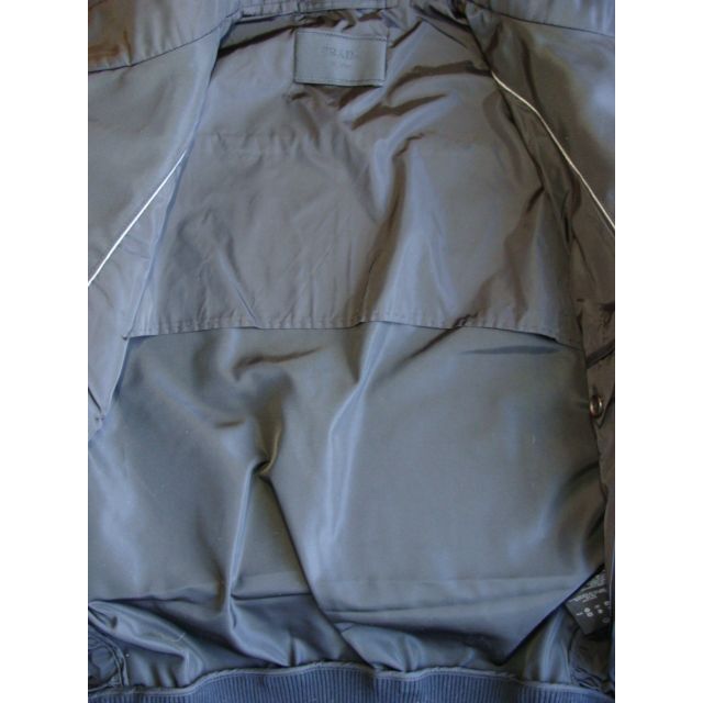 PRADA(プラダ)のプラダ胸ワンポイント刺繍ナイロンスイングトップトラッカーリブブルゾンジャケット メンズのジャケット/アウター(ナイロンジャケット)の商品写真