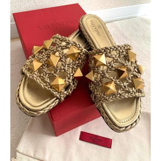 ヴァレンティノガラヴァーニ(valentino garavani)のヴァレンティノ⭐︎フラットサンダル(サンダル)