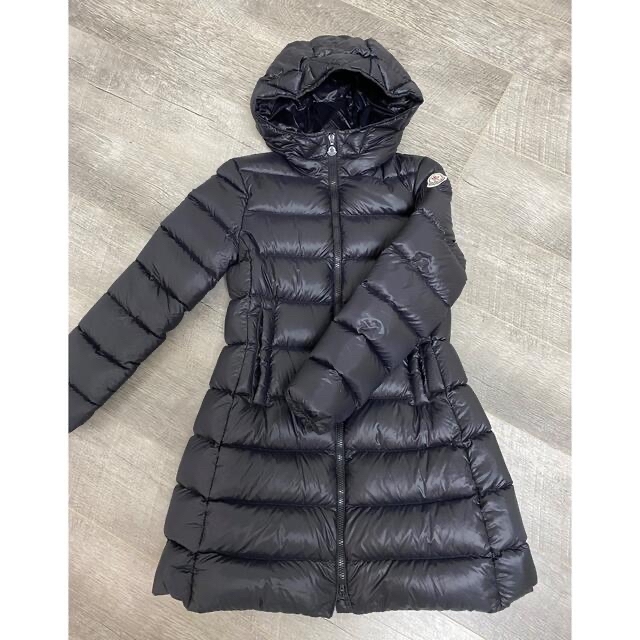 MONCLER(モンクレール)の売り切り⭐︎大人OKモンクレールSUYEN12Aブラックダウンコート レディースのジャケット/アウター(ダウンコート)の商品写真