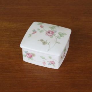 ウェッジウッド(WEDGWOOD)のウェッジウッド　ローズヒップ　ケース　小物入れ　スクエアボックス　薔薇　イギリス(容器)