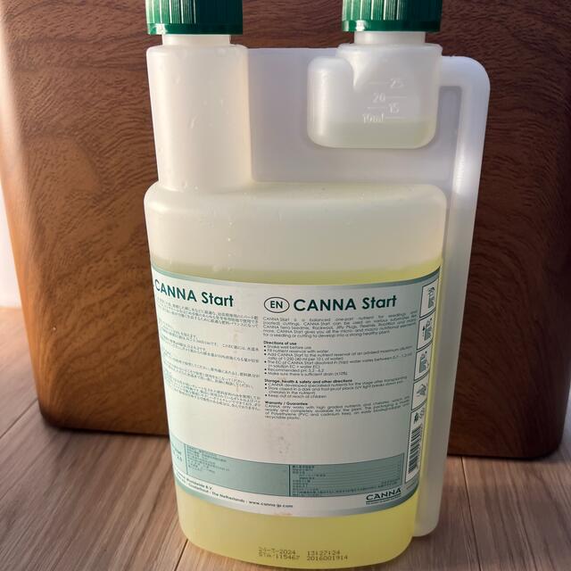 CANNA Start(液体肥料) 1リットル インテリア/住まい/日用品のインテリア/住まい/日用品 その他(その他)の商品写真