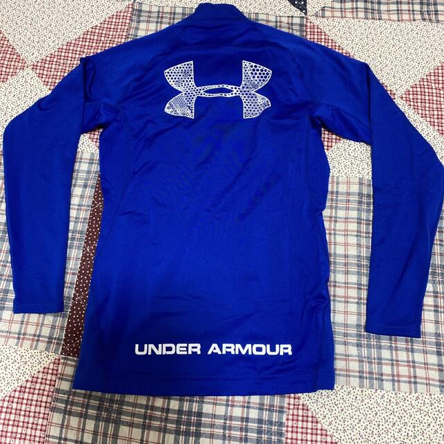 UNDER ARMOUR(アンダーアーマー)のアンダーアーマー、長袖アンダーシャツ スポーツ/アウトドアのサッカー/フットサル(ウェア)の商品写真