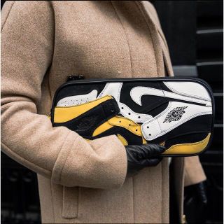 ナイキ(NIKE)のCeeze Air Jordan リメイククロスボディバッグ(ボディーバッグ)