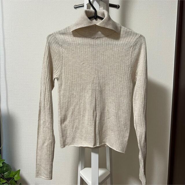 deicy(デイシー)のDEICY デイシー トップス ハイネック ベージュ 新品 未使用 レディースのトップス(ニット/セーター)の商品写真