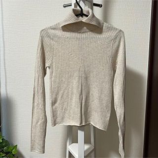 デイシー(deicy)のDEICY デイシー トップス ハイネック ベージュ 新品 未使用(ニット/セーター)