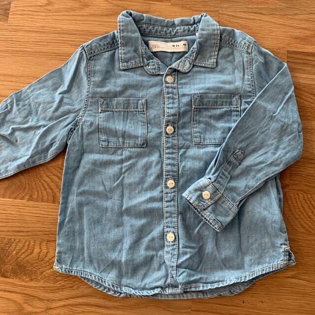 ZARA KIDS(ザラキッズ)のシャツ　デニムシャツ キッズ/ベビー/マタニティのキッズ服男の子用(90cm~)(ブラウス)の商品写真