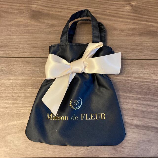 Maison de FLEUR(メゾンドフルール)のメゾンドフルール ミニミニトート ブラック 白リボン レディースのバッグ(トートバッグ)の商品写真