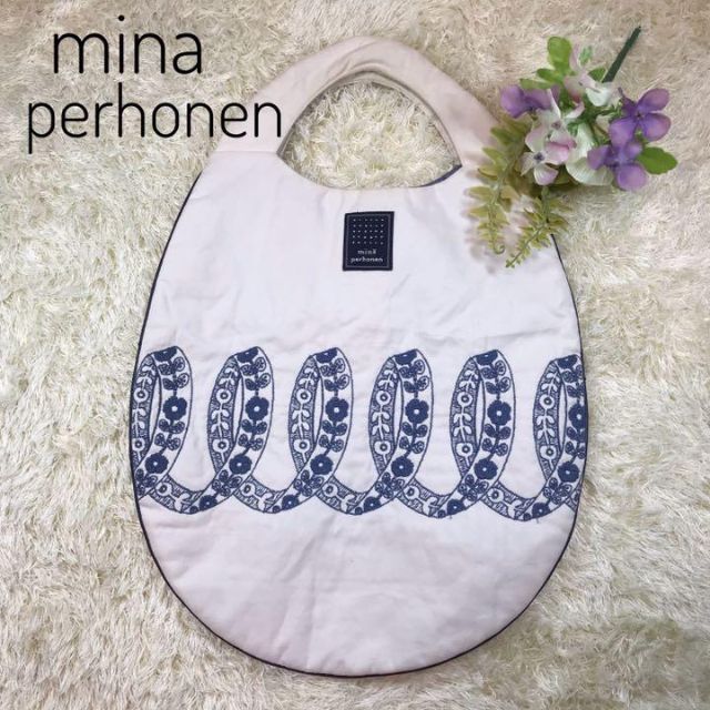 mina perhonen(ミナペルホネン)のmina perhonen ミナペルホネン エッグバッグ リボン レディースのバッグ(ハンドバッグ)の商品写真