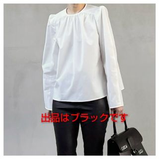 エンフォルド(ENFOLD)のmiccarショルダーデザインブラウス　ブラック(シャツ/ブラウス(長袖/七分))