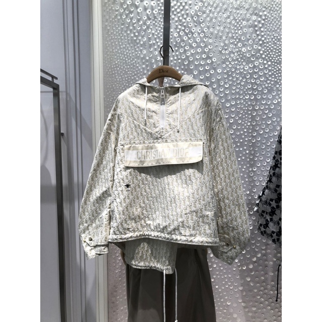 Christian Dior(クリスチャンディオール)のCristianDior ２２ＳＳ　ショートアノラック　Ｓサイズ メンズのジャケット/アウター(ナイロンジャケット)の商品写真