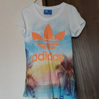 アディダス(adidas)のadidas　アディダス　Tシャツ　カットソー　オレンジ　景色　ヤシの木(Tシャツ(半袖/袖なし))