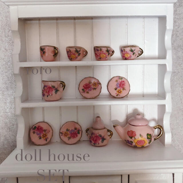 ドールハウス人形小物皿⭐️白家具ミニチュア家具ブライス花柄食器棚りかちゃんオビツ