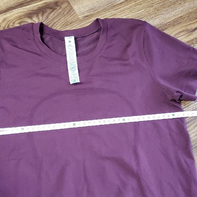 lululemon(ルルレモン)のルルレモン Tシャツ サイズ4 レディースのトップス(Tシャツ(半袖/袖なし))の商品写真