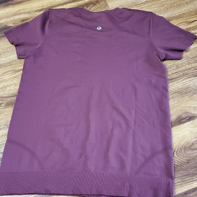 lululemon(ルルレモン)のルルレモン Tシャツ サイズ4 レディースのトップス(Tシャツ(半袖/袖なし))の商品写真