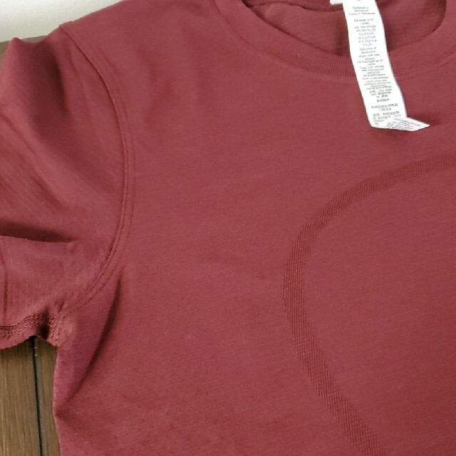 lululemon(ルルレモン)のルルレモン Tシャツ サイズ4 レディースのトップス(Tシャツ(半袖/袖なし))の商品写真