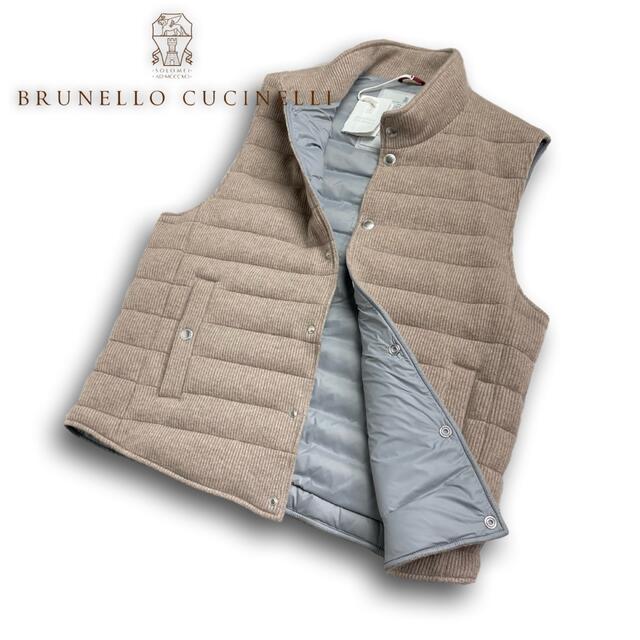 BRUNELLO CUCINELLI(ブルネロクチネリ)のF57★未使用★極上カシミヤ100% ダウンベスト ブルネロクチネリ ベージュ メンズのジャケット/アウター(ダウンベスト)の商品写真