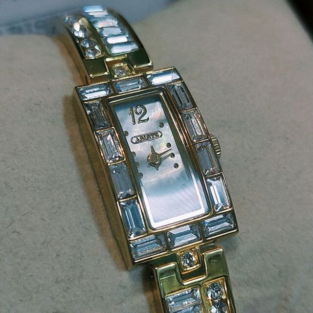 ABISTE(アビステ)のアビステ スクエアフェイス キラキラ ウォッチ ゴールド 2回使用 レディースのファッション小物(腕時計)の商品写真