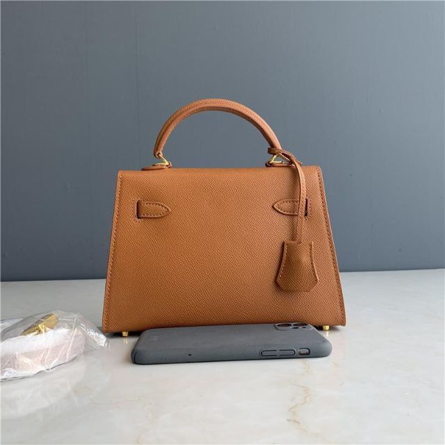 SALE* スクエア型 本革ショルダーバッグ キャメル の通販 by nyaga's