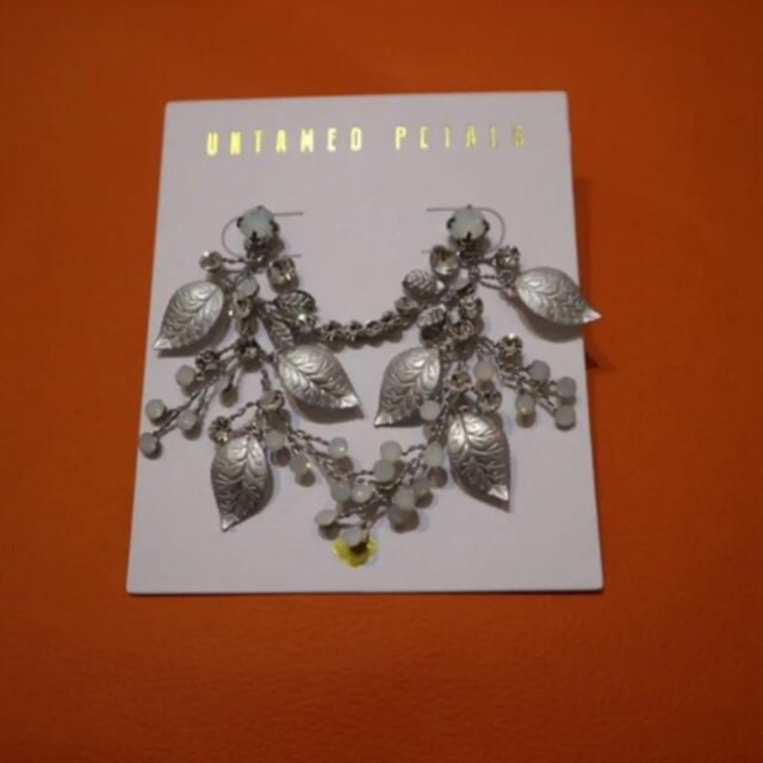 UNTAMED PETALS ピアス　ハツコエンドウ レディースのアクセサリー(ピアス)の商品写真