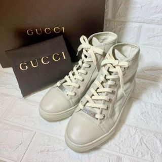 Gucci - 【美品】GUCCI レザー スニーカー オフホワイト ロゴプレート