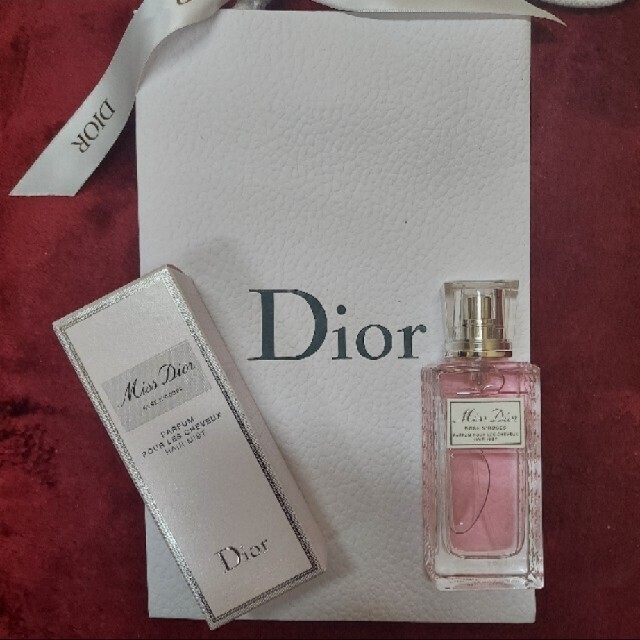 Christian Dior(クリスチャンディオール)のDior ヘアミスト 30ml 新品未使用 紙袋付き コスメ/美容のヘアケア/スタイリング(ヘアウォーター/ヘアミスト)の商品写真