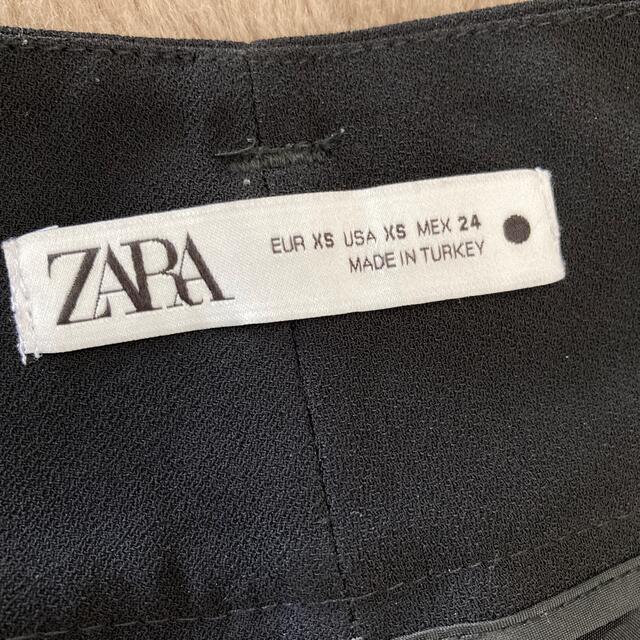 ZARA(ザラ)のXSサイズZARAベルト付きハイウエストパンツ(卒業式入学式) レディースのパンツ(クロップドパンツ)の商品写真