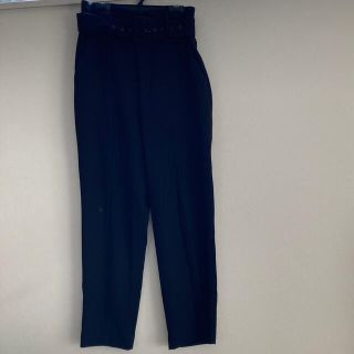 ザラ(ZARA)のXSサイズZARAベルト付きハイウエストパンツ(卒業式入学式)(クロップドパンツ)