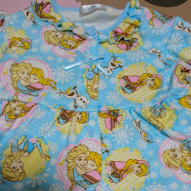 アナと雪の女王 パジャマ 95 キッズ/ベビー/マタニティのキッズ服女の子用(90cm~)(パジャマ)の商品写真