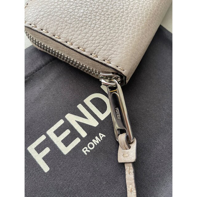 FENDI セレリア ジップ ウォレット 長財布