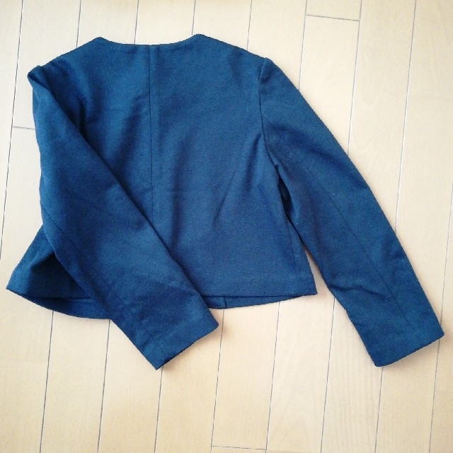 UNIQLO(ユニクロ)のUNIQLO キッズ ノーカラージャケット 130 キッズ/ベビー/マタニティのキッズ服女の子用(90cm~)(ジャケット/上着)の商品写真