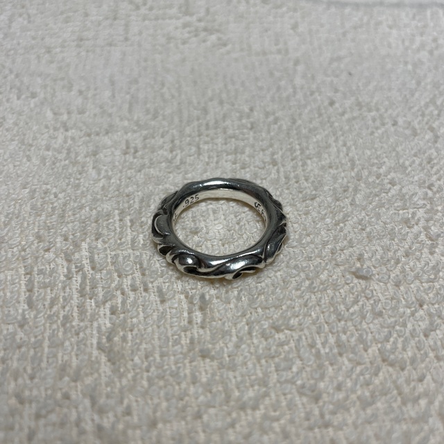 Chrome Hearts(クロムハーツ)のクロムハーツ　スクロールバンドリング メンズのアクセサリー(リング(指輪))の商品写真