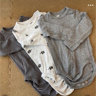 エイチアンドエム(H&M)の【未使用】H&M ボディースーツ　2.4.6.9ヶ月用　3枚セット(肌着/下着)