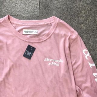 アバクロンビーアンドフィッチ(Abercrombie&Fitch)のアバクロ★レディースの袖ロゴロングスリーブ(Tシャツ(長袖/七分))