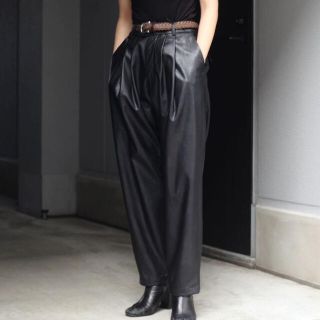 シュタイン(stein)のstein fake leather trousers(スラックス)