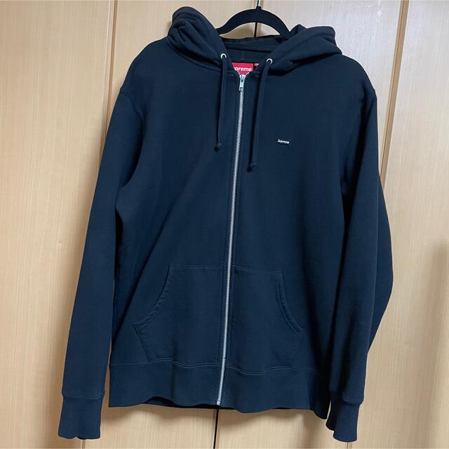 small box  zip up hooded L