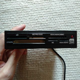 3.5インチフロントベイマルチカードリーダー CX461-TH(BK)(PC周辺機器)