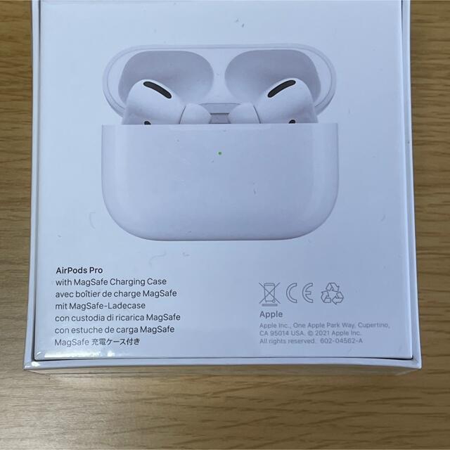 Apple(アップル)の【新品未開封】AirPods Pro MLWK3J/A スマホ/家電/カメラのオーディオ機器(ヘッドフォン/イヤフォン)の商品写真