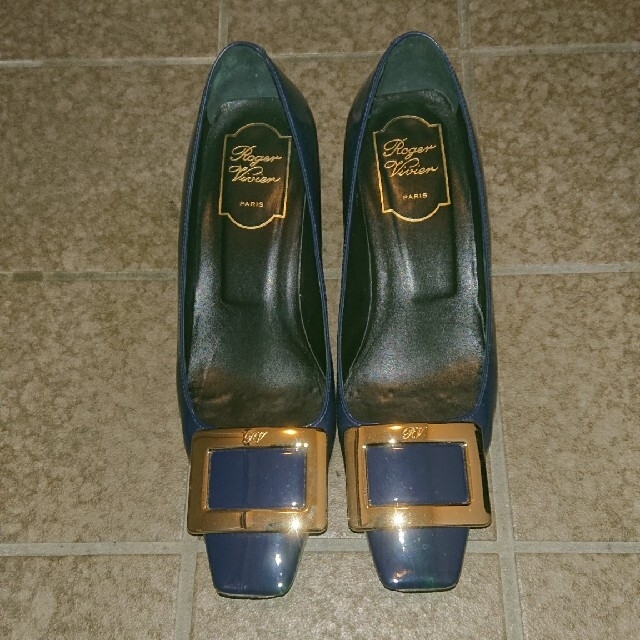 ROGER VIVIER ロジェ・ヴィヴィエ 36.5サイズ 紺パンプス 売れ筋