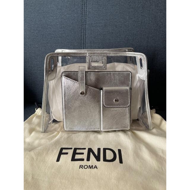 FENDI(フェンディ)の「新品」フェンディ(Fendi) ピーカブー ディフェンダー バッグカバー 銀 レディースのバッグ(ハンドバッグ)の商品写真