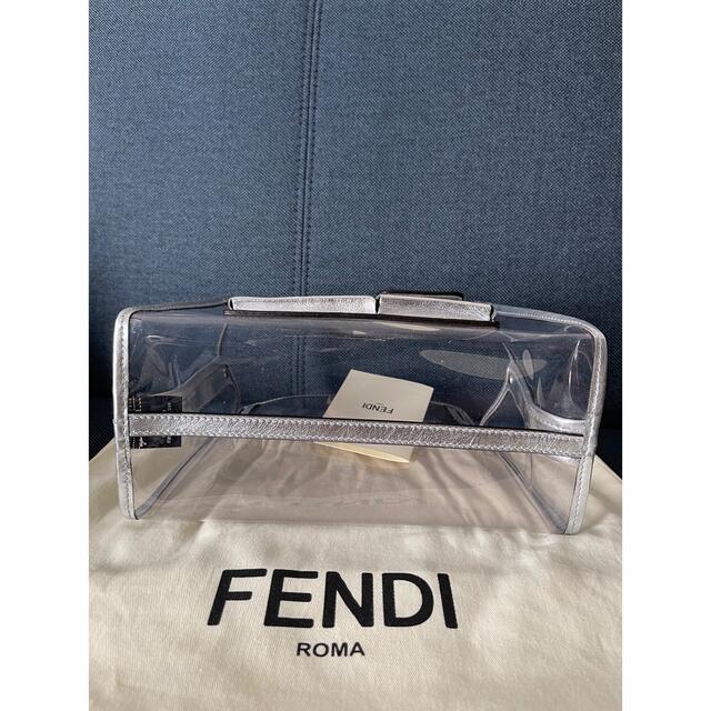 FENDI(フェンディ)の「新品」フェンディ(Fendi) ピーカブー ディフェンダー バッグカバー 銀 レディースのバッグ(ハンドバッグ)の商品写真
