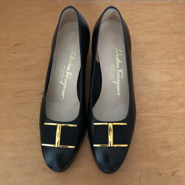 Salvatore Ferragamo(サルヴァトーレフェラガモ)のフェラガモ　シューズ　ブラック レディースの靴/シューズ(ハイヒール/パンプス)の商品写真