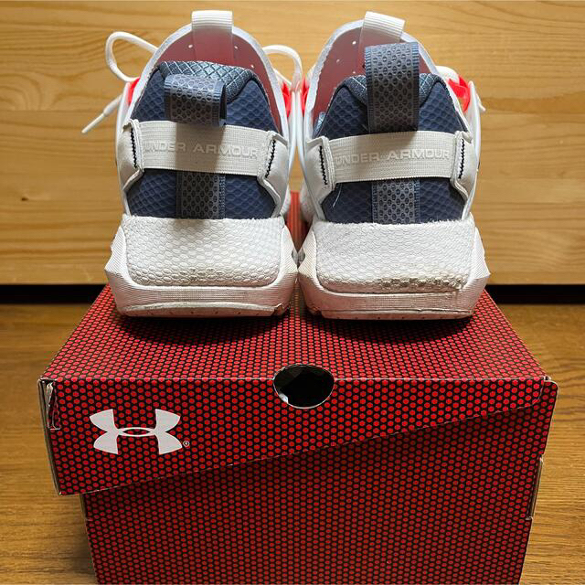 UNDER ARMOUR(アンダーアーマー)の【値下げ中】UNDER ARMOUR UAホバー メガ ムーブメント メンズの靴/シューズ(スニーカー)の商品写真