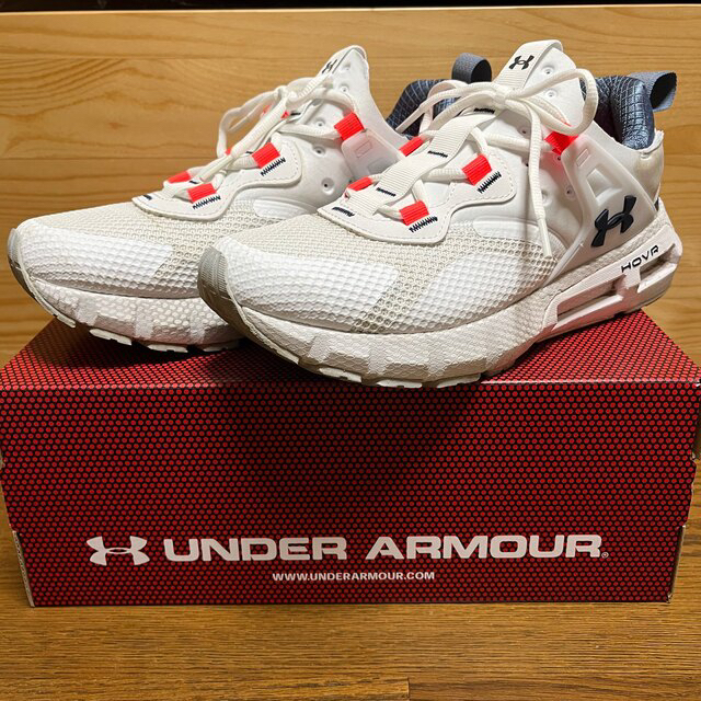 UNDER ARMOUR(アンダーアーマー)の【値下げ中】UNDER ARMOUR UAホバー メガ ムーブメント メンズの靴/シューズ(スニーカー)の商品写真