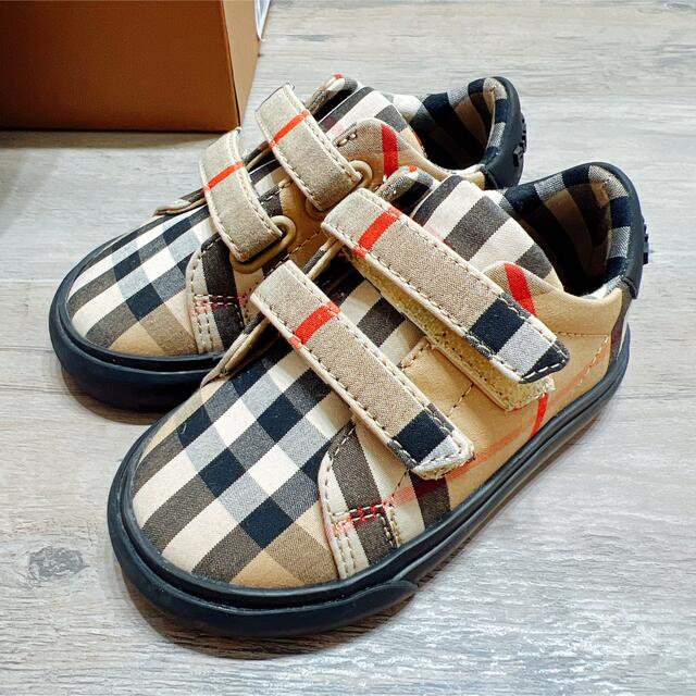 BURBERRY(バーバリー)のバーバリー　シューズ キッズ/ベビー/マタニティのベビー靴/シューズ(~14cm)(スニーカー)の商品写真