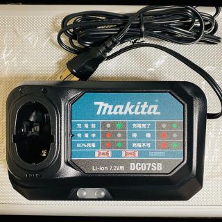 マキタ(Makita)の【未使用】マキタ　純正品　充電器 dc07sb ペンインパクトの充電に(工具/メンテナンス)