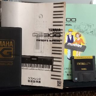 ヤマハ(ヤマハ)のヤマハ　QS300取扱説明書２冊　工場出荷時フロッピーディスク　リストブック(キーボード/シンセサイザー)