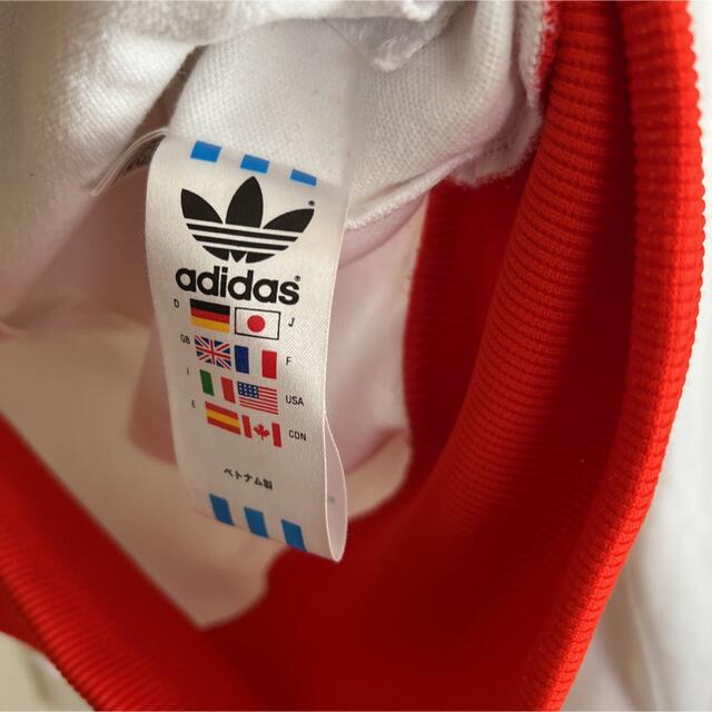 adidas(アディダス)の希少　銀　国旗タグ　old adidas 80’s トラックジャケット　赤白 レディースのトップス(その他)の商品写真