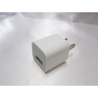 アップル(Apple)の中古品 Apple アップル社製 5W USB 充電アダプタ JDA-6(バッテリー/充電器)